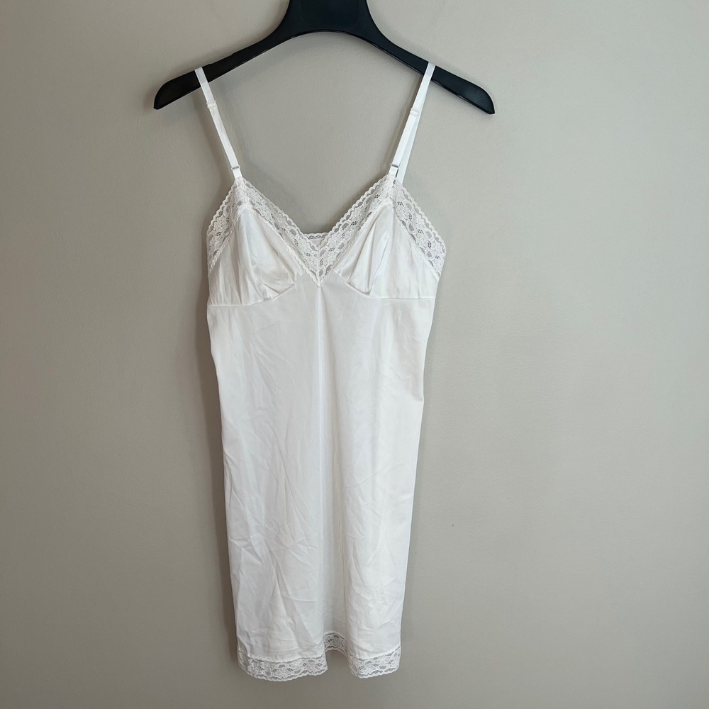 Vanity Fair Vintage White Lace Trim Full Slip Dress 10-103 Made in USA Size 32